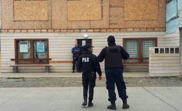 ACTUALIZADO. Desocupados tomaron por unas horas la sede de  UOCRA