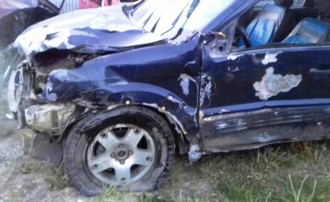 El Chalt&eacute;n. Rob&oacute; un auto, corri&oacute; picadas y lo volc&oacute; frente a un pub