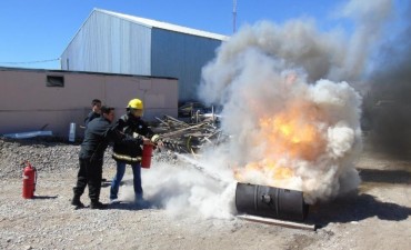 Bomberos de El Calafate capacitaron en Tres Lagos