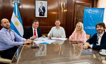 Bergman y Belloni firmaron acuerdo para reactivar el Centro de Gesti&oacute;n de Residuos