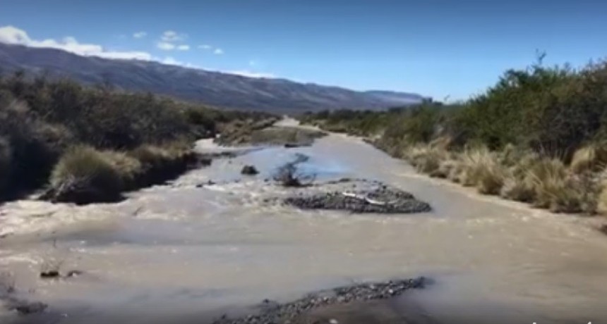Un r&iacute;o se meti&oacute; en la ruta por la mano del hombre