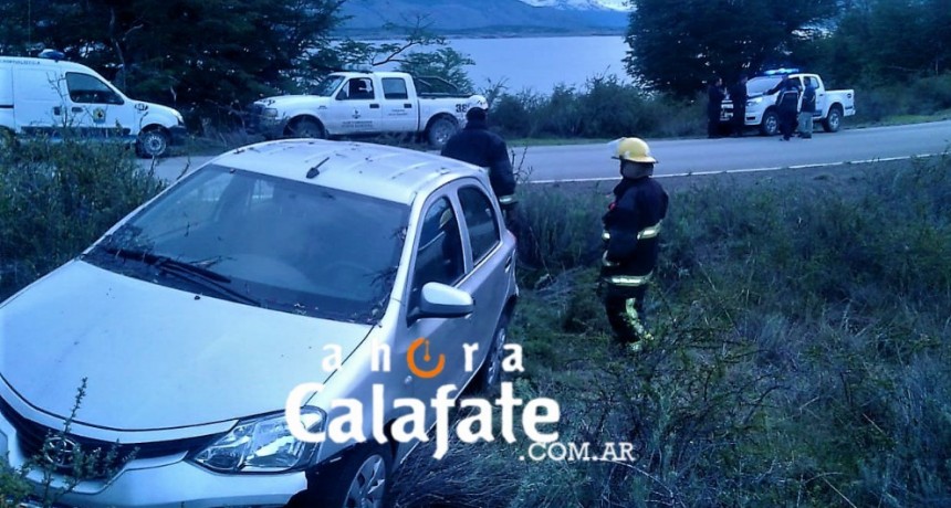 Colombianos chocaron con un &aacute;rbol