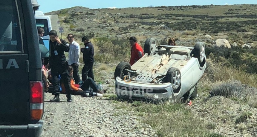 Turistas volcaron cerca del aeropuerto