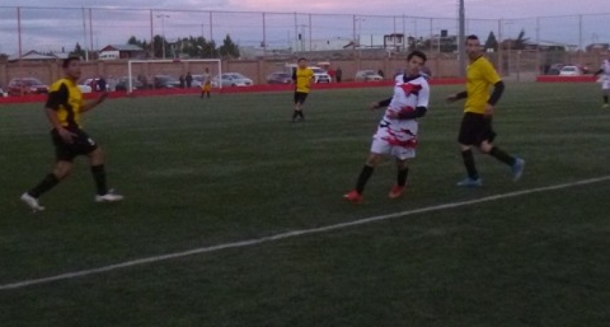 En el f&uacute;tbol de primera todo sigue igual y con un incidente
