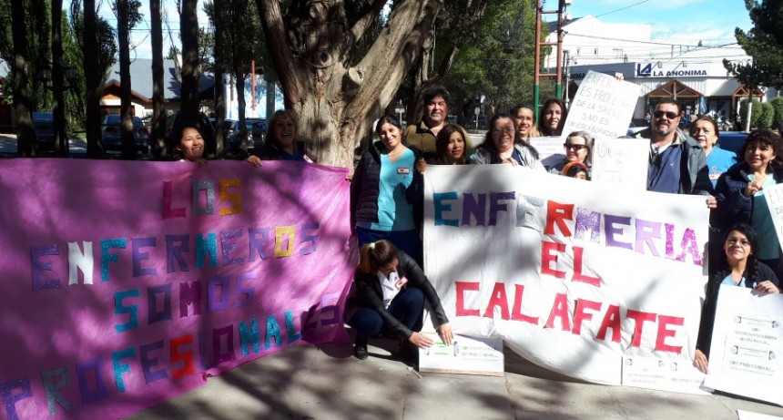 Enfermeros de El Calafate celebran su d&iacute;a adhiriendo a reclamo nacional