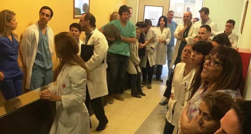 AHORA . Estall&oacute; el reclamo en el SAMIC tras el fallecimiento de una m&eacute;dica