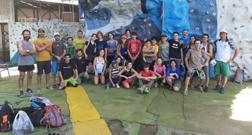 Ocho chalte&ntilde;os en Campus Juvenil de Escalada
