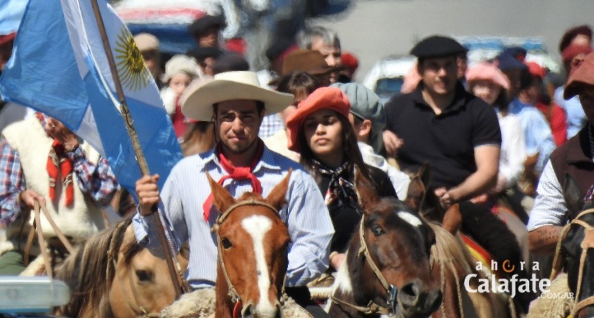 Con el desfile ecuestre comenz&oacute; la Fiesta de la Tradici&oacute;n 