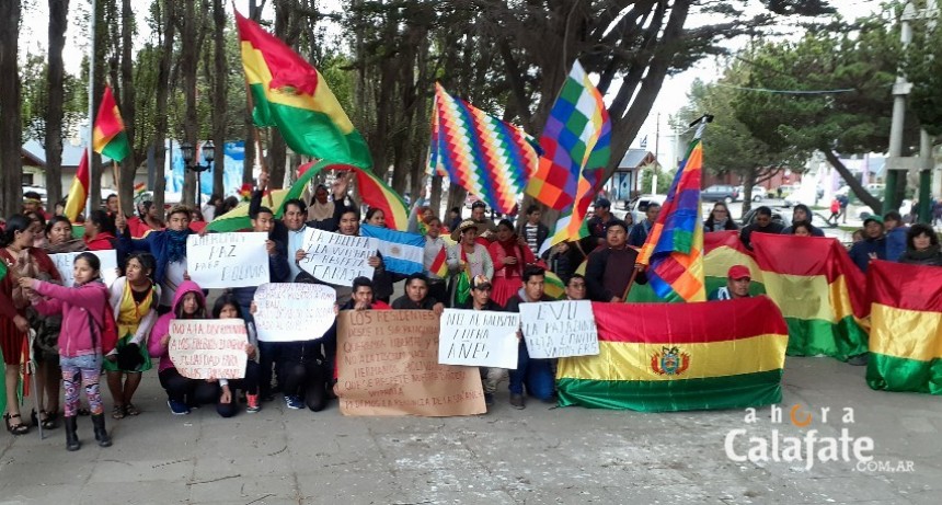 VIDEO. Bolivianos en El Calafate marcharon en apoyo a Evo