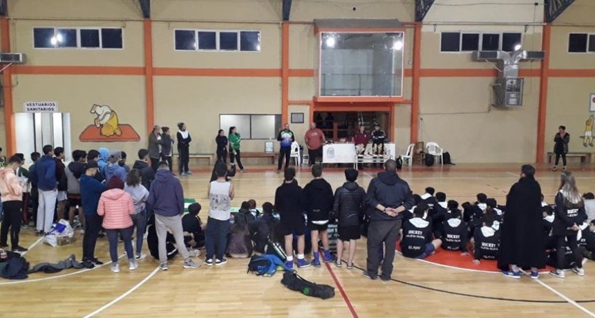 Se jug&oacute; en El Calafate la &uacute;ltima fecha del Hockey Pista