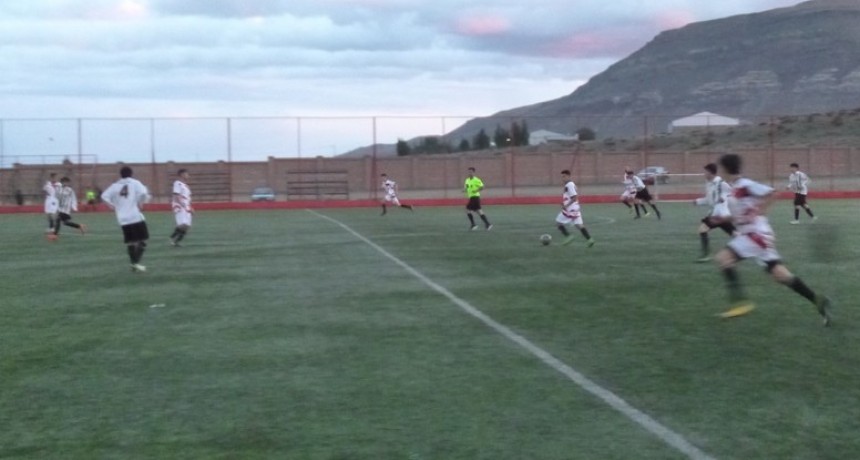 Esperanza y Newell�s golean y siguen arriba