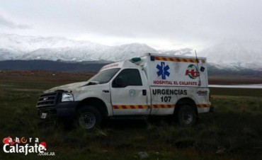 Ins&oacute;lito: Se robaron una ambulancia y la volcaron