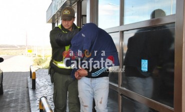 Detienen a un polic&iacute;a y dos amigos con marihuana y LSD.