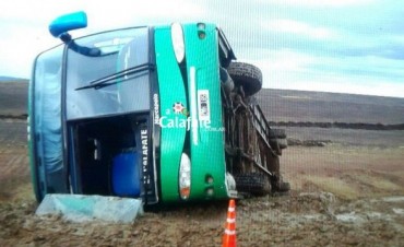 Volc&oacute; colectivo con obreros de las represas