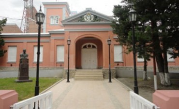 Prohibiciones y obligaciones ordenadas por Alicia K