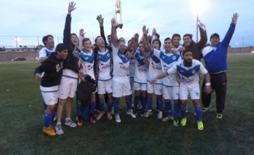 El Lago CAMPE&Oacute;N del Torneo Corto