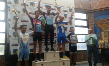 Facundo Perez Costa en el podio del Megaevento Cicl&iacute;stico Traslasierra 2017