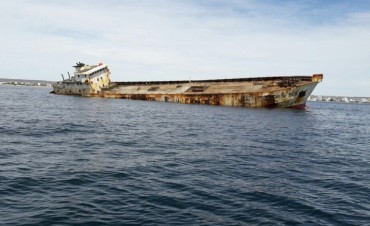 Hundieron un barco para crear un arrecife 