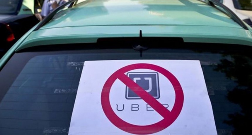 En Santa Cruz le cierran la puerta a UBER