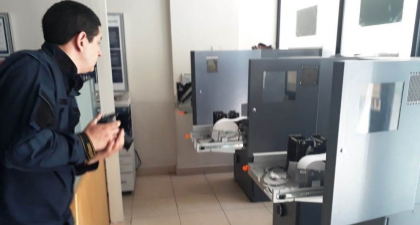 Otra vez intentan clonar tarjetas en cajeros autom&aacute;ticos