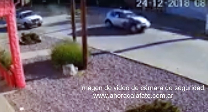 Vecinos buscan un veh&iacute;culo que choc&oacute; y se dio a la fuga.