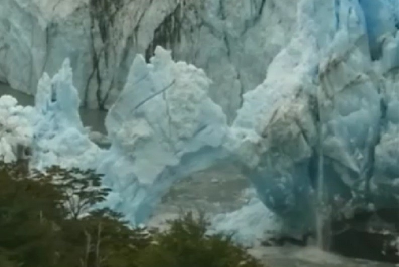 VIDEO. La otra Ruptura. Se cayó el arco de hielo del Glaciar Perito Moreno