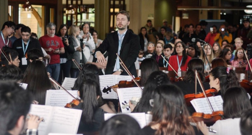 La Orquesta Sinf&oacute;nica Juvenil se present&oacute; en el Glaciar Perito Moreno