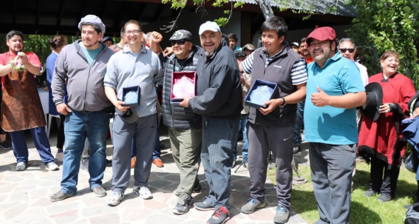 Valent&iacute;n Co&ntilde;uecar y Tom&aacute;s Quilpatay ganaron el Concurso de Asadores