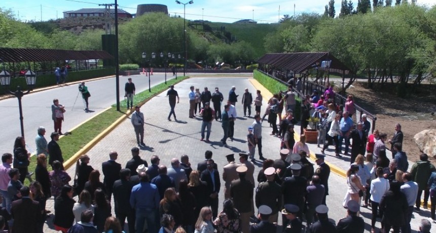 El Calafate celebr&oacute; sus 92 a&ntilde;os con inauguraci&oacute;n del puente en Avenida del Libertador