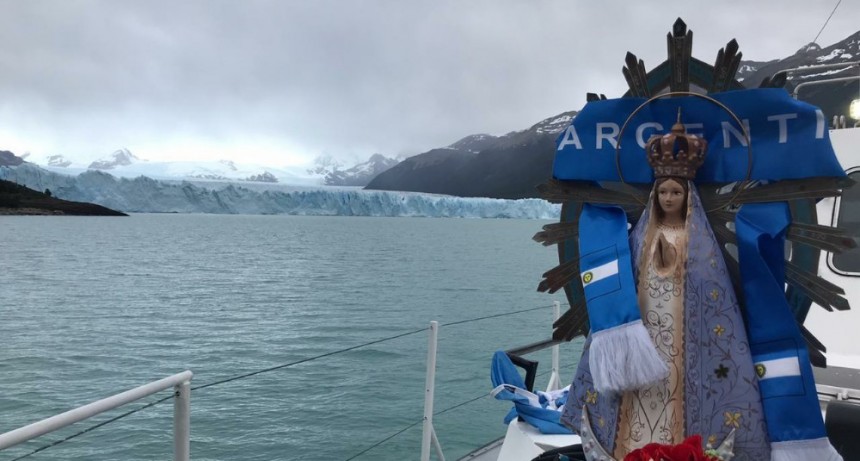 La Virgen Malvinera en el Glaciar Perito Moreno