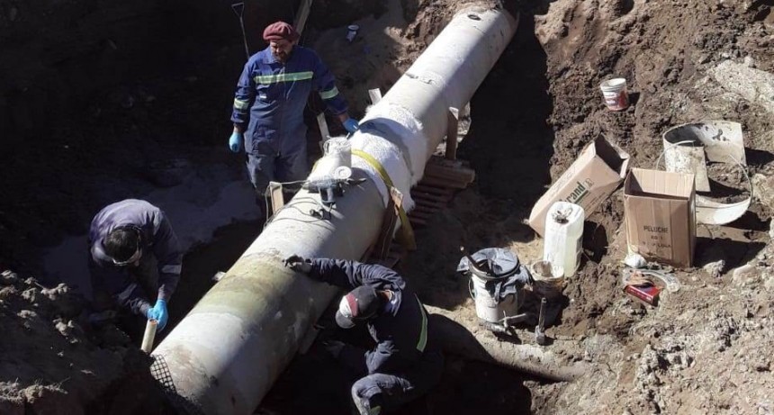 Actualizado: Soldaron el ca&ntilde;o y a primera hora del s&aacute;bado se restablecer&iacute;a el servicio