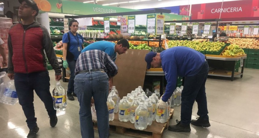 Por la rotura del acueducto se agota el agua envasada