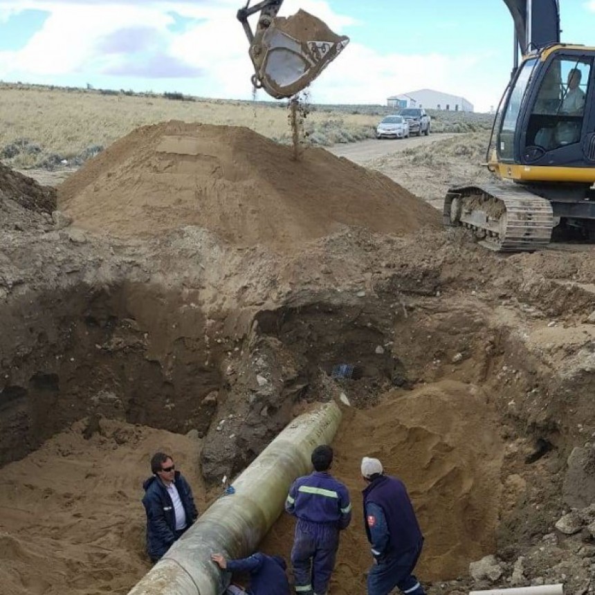 ACUEDUCTO. Finaliz&oacute; el nuevo arreglo y a las 23 horas restablecen el suministro