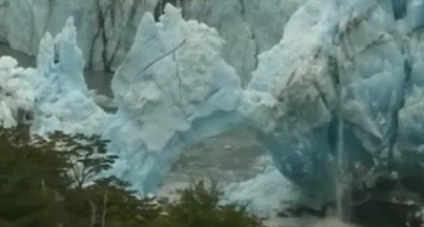 VIDEO. La otra Ruptura. Se cay&oacute; el arco de hielo del Glaciar Perito Moreno