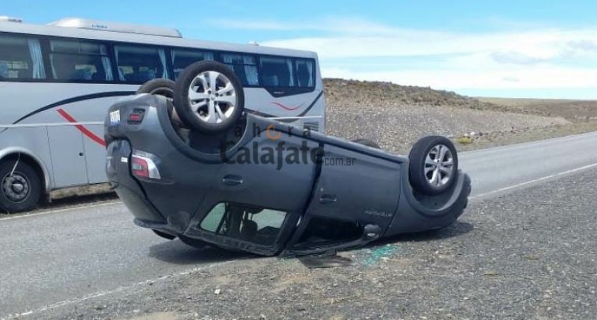 AHORA: Vuelco en la salida Oeste de El Calafate